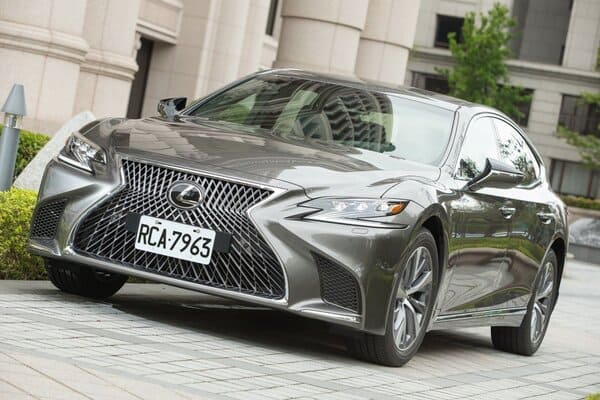 Lexus LS 350